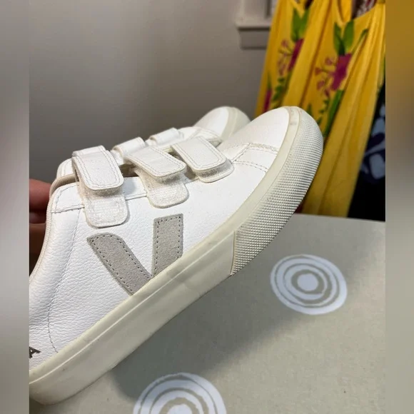 Veja Recife Logo Sneaker - Picture 6 of 13